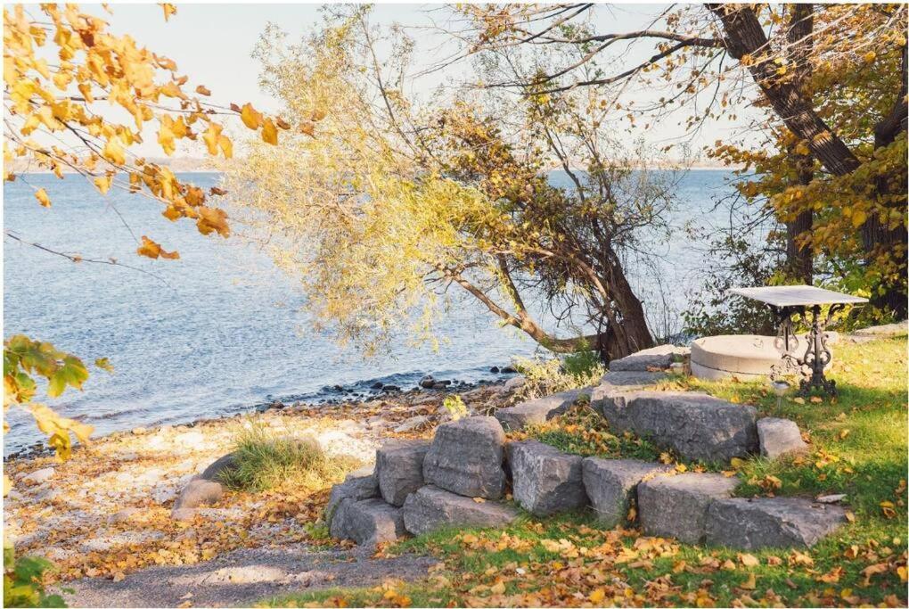 Loyalist Lakehouse With Private Beach Βίλα Bongards Εξωτερικό φωτογραφία